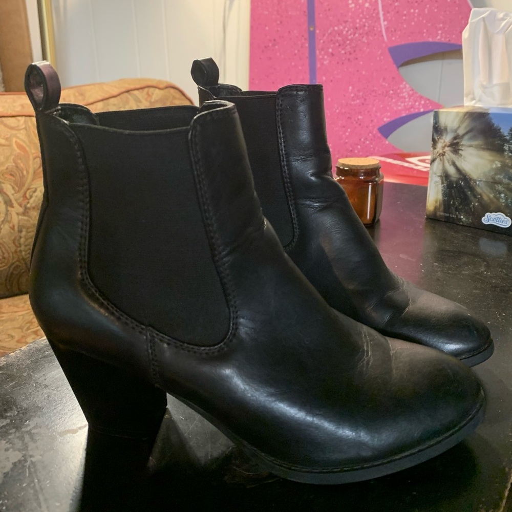 Black Ankle Heeled boot size 6